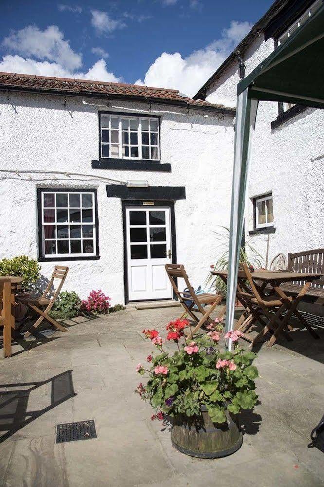 The Greyhound Inn Bedale Buitenkant foto